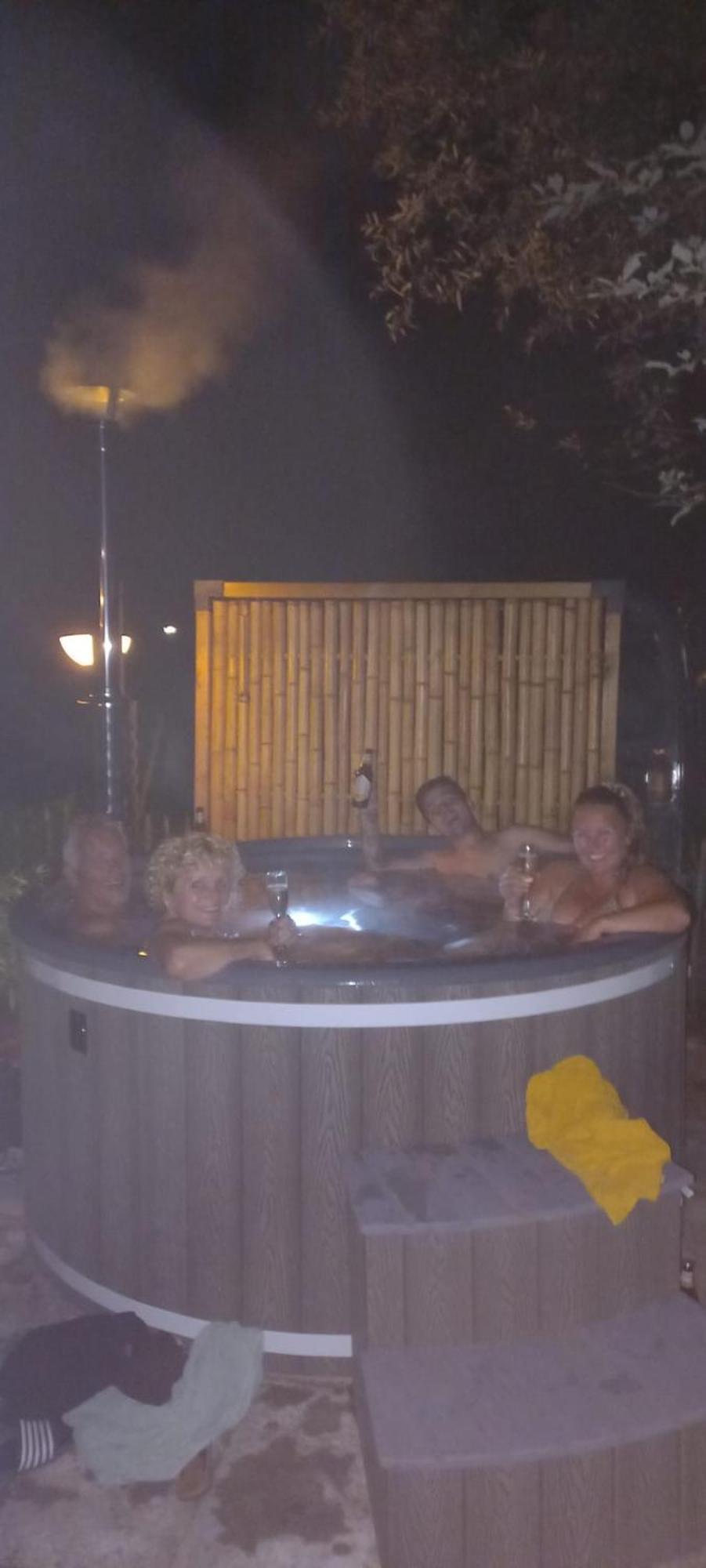 Rumah Senang Wellness Met Hottub En Tuin Ewijk Eksteriør billede